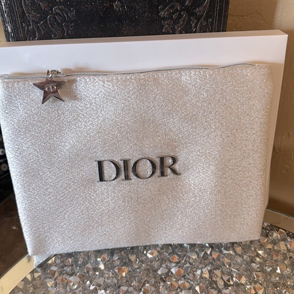 Rare Dior Vip Gift White Silver Pouch Beauty Bag Collectable, NEW IN BOX - Picture 1 of 5